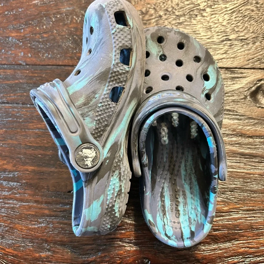 CROCS Kids Classic Clog in Gray and Teal Tie-Dye